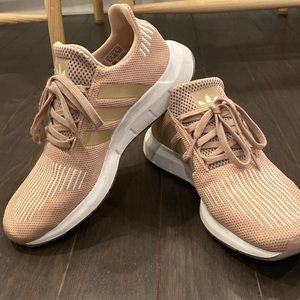 adidas women’s size 8 running shoe